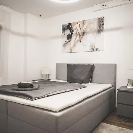 Moderne Ferienwohnung Mit Kochinsel In Sinsheim Zentral Ruhig Und Netflix - Erstbezug Wehome Komfort Exterior foto