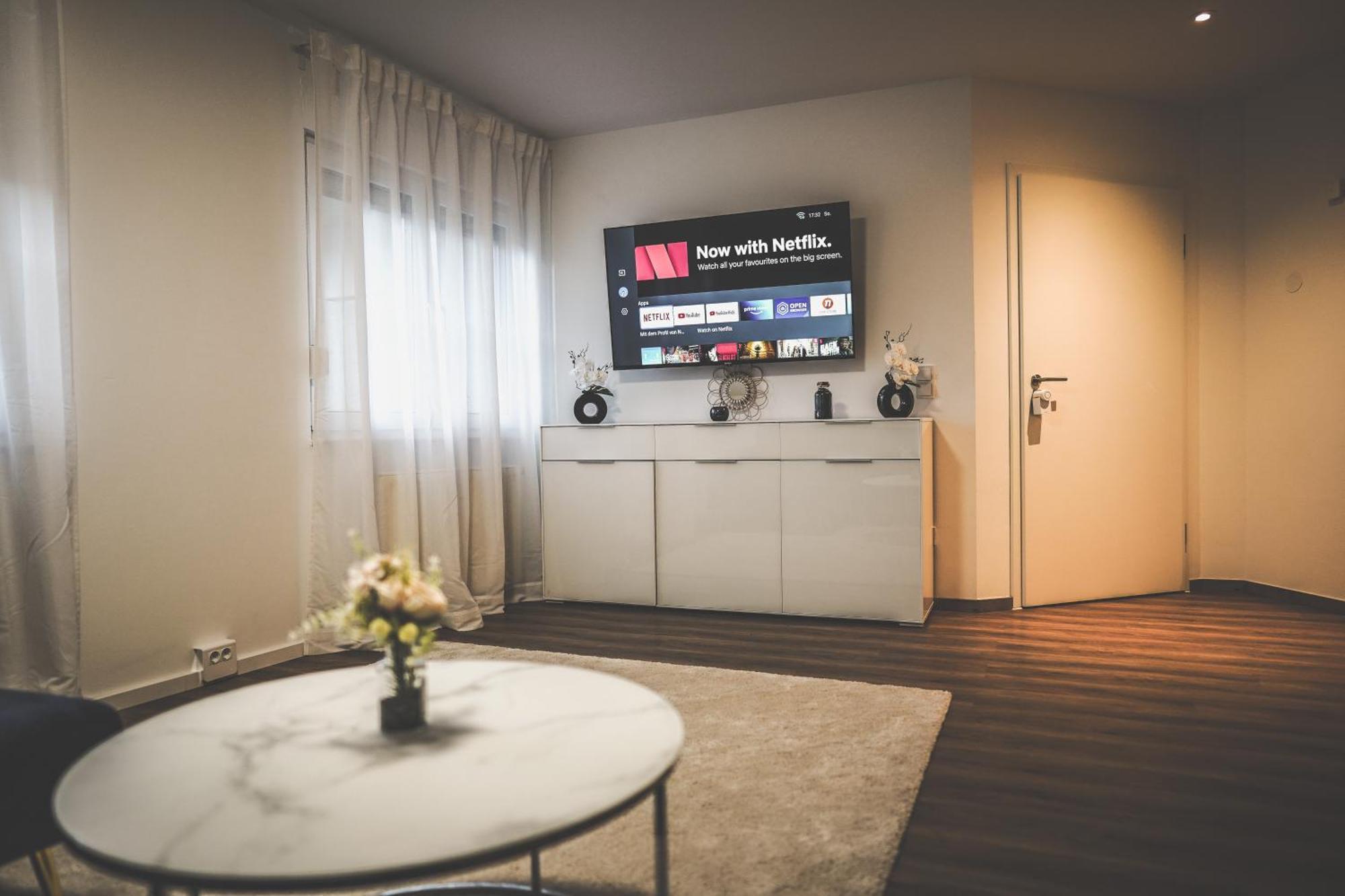 Moderne Mit Kochinsel In Zentral Ruhig Und Netflix - Erstbezug Wehome Komfort Apartment Sinsheim