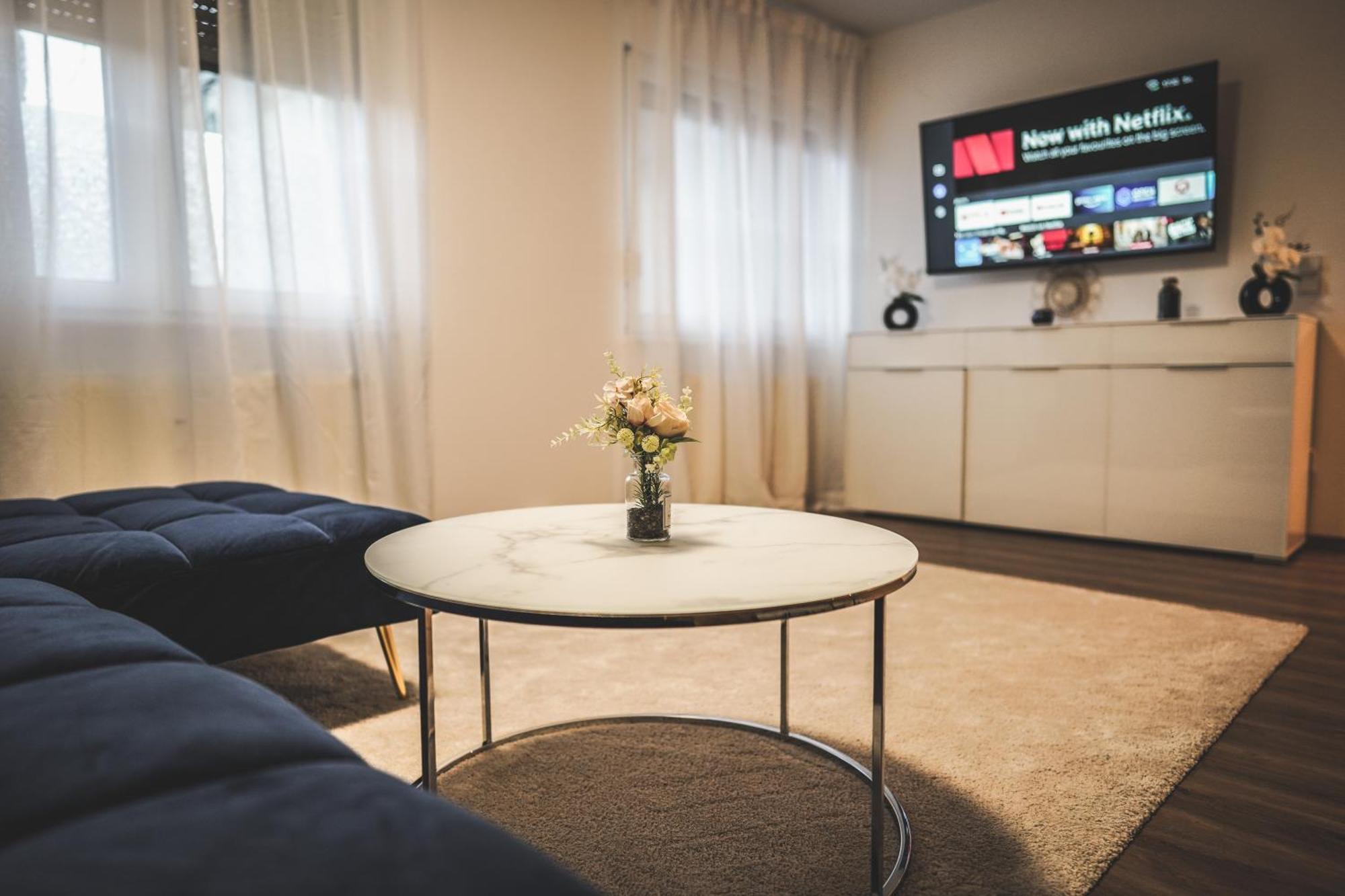 Moderne Mit Kochinsel In Zentral Ruhig Und Netflix - Erstbezug Wehome Komfort Sinsheim